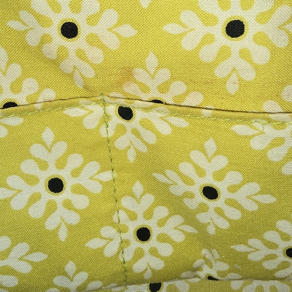 Vera Bradley Large Dome Zipper Shoulder. EUC - Picture 9 of 16